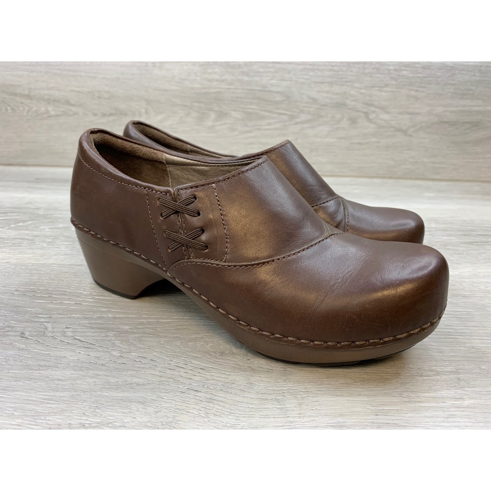 Dansko Brown Leather Clogs Slip On Heeled Shoes Size 7.5 Comfort Casual Shoes
